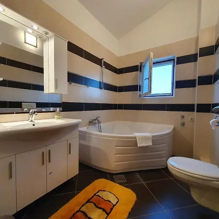 Апартаменты Renato *